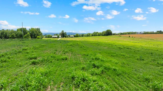 235 Breezy Knoll Ln, Morrison, TN 37357