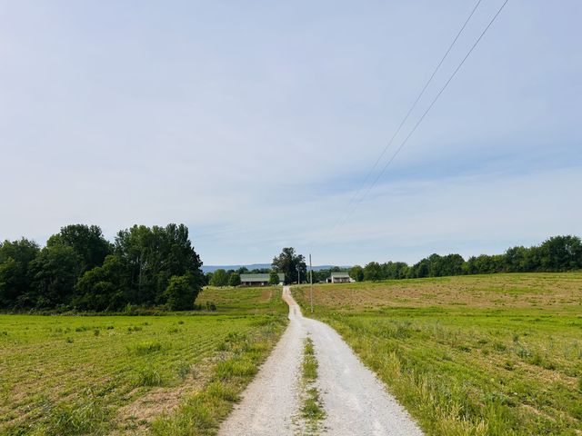 235 Breezy Knoll Ln, Morrison, TN 37357