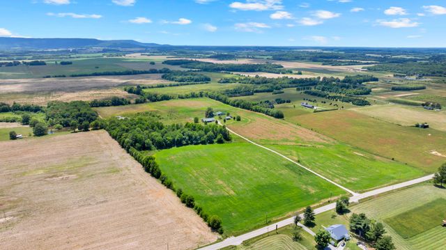 235 Breezy Knoll Ln, Morrison, TN 37357