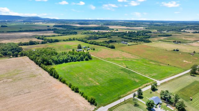235 Breezy Knoll Ln, Morrison, TN 37357