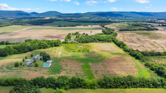 235 Breezy Knoll Ln, Morrison, TN 37357