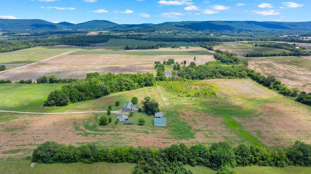 235 Breezy Knoll Ln, Morrison, TN 37357