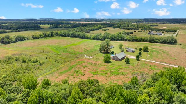 235 Breezy Knoll Ln, Morrison, TN 37357