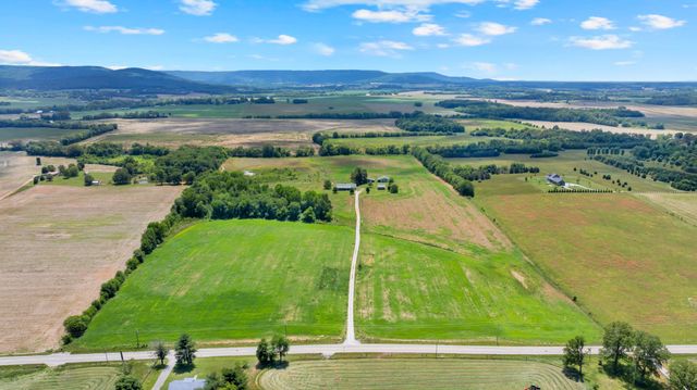235 Breezy Knoll Ln, Morrison, TN 37357