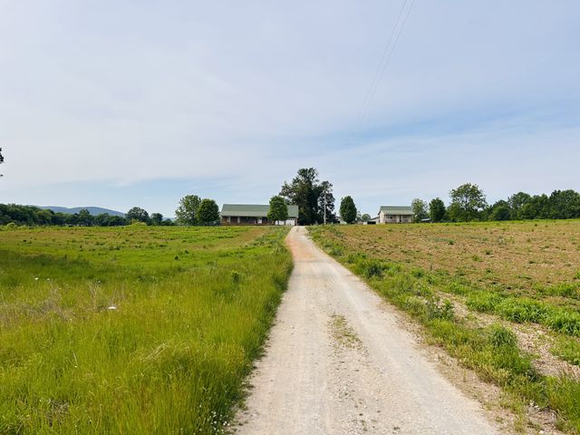 235 Breezy Knoll Ln, Morrison, TN 37357