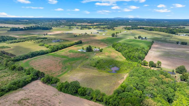 235 Breezy Knoll Ln, Morrison, TN 37357