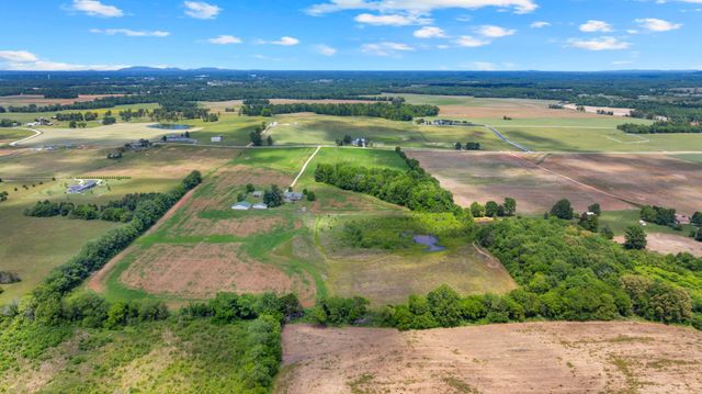 235 Breezy Knoll Ln, Morrison, TN 37357