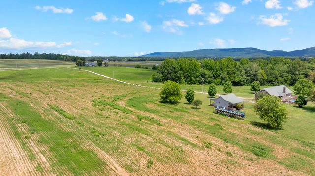 235 Breezy Knoll Ln, Morrison, TN 37357