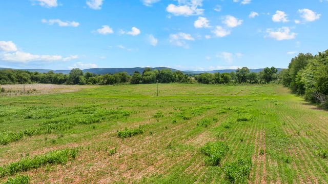 235 Breezy Knoll Ln, Morrison, TN 37357