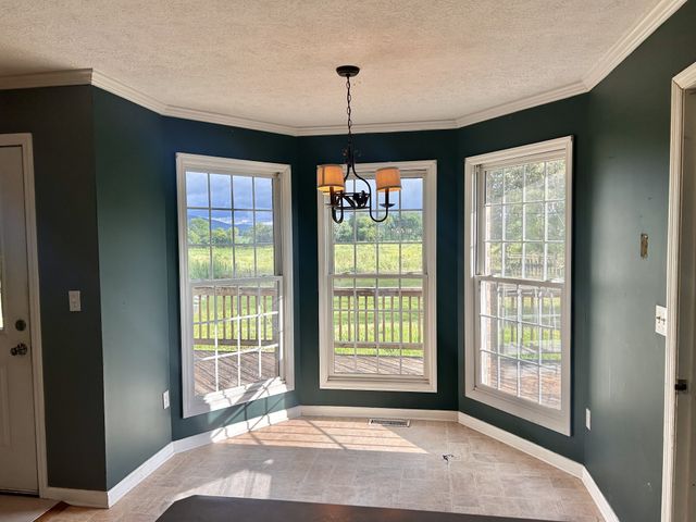 235 Breezy Knoll Ln, Morrison, TN 37357