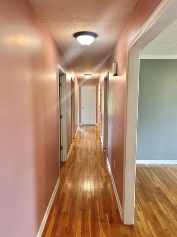 235 Breezy Knoll Ln, Morrison, TN 37357