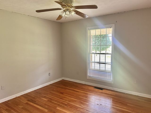 235 Breezy Knoll Ln, Morrison, TN 37357