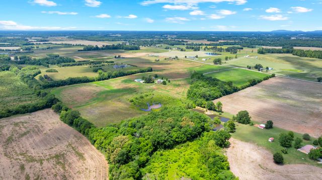 235 Breezy Knoll Ln, Morrison, TN 37357