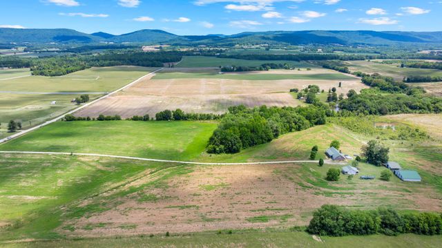 235 Breezy Knoll Ln, Morrison, TN 37357