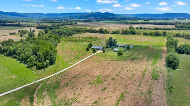 235 Breezy Knoll Ln, Morrison, TN 37357