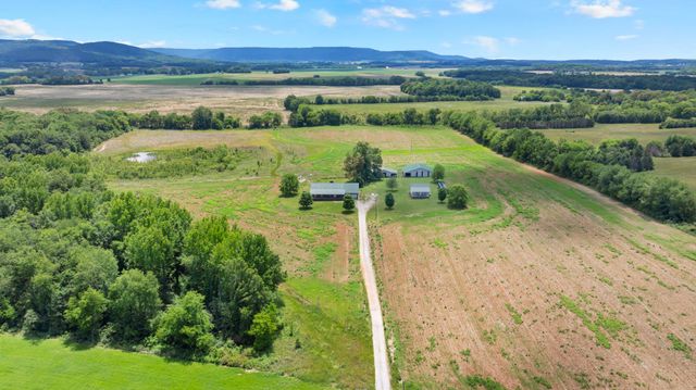 235 Breezy Knoll Ln, Morrison, TN 37357