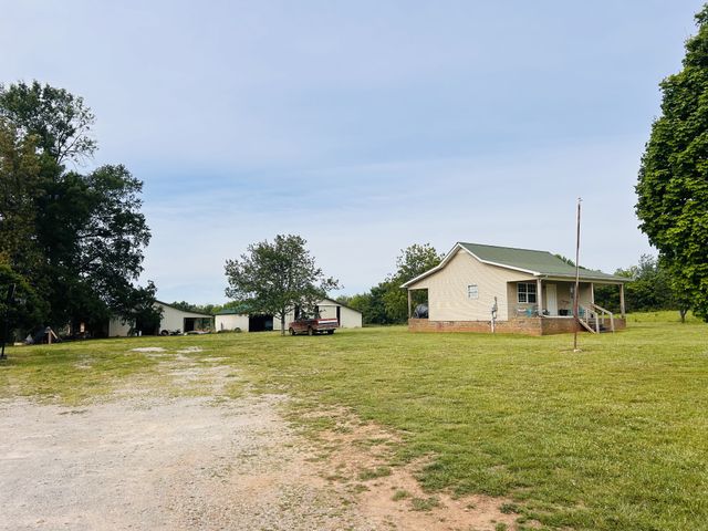 235 Breezy Knoll Ln, Morrison, TN 37357
