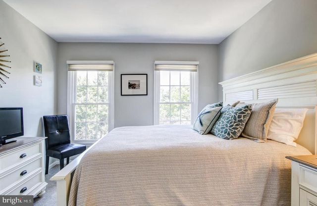 9936 FOXBOROUGH CIR, Rockville, MD 20850