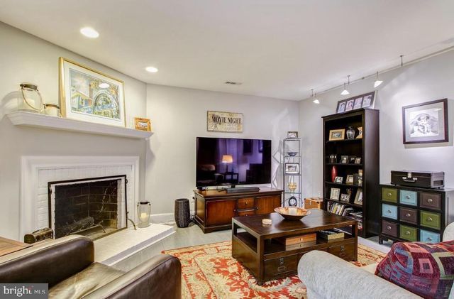 9936 FOXBOROUGH CIR, Rockville, MD 20850