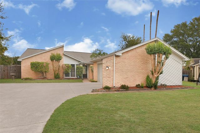 8726 Wildforest Drive, Houston, TX 77088