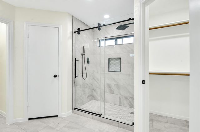 8726 Wildforest Drive, Houston, TX 77088