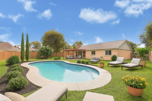 8726 Wildforest Drive, Houston, TX 77088