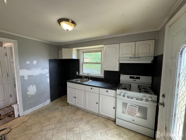 65 Lehigh Avenue, Piscataway, NJ 08854