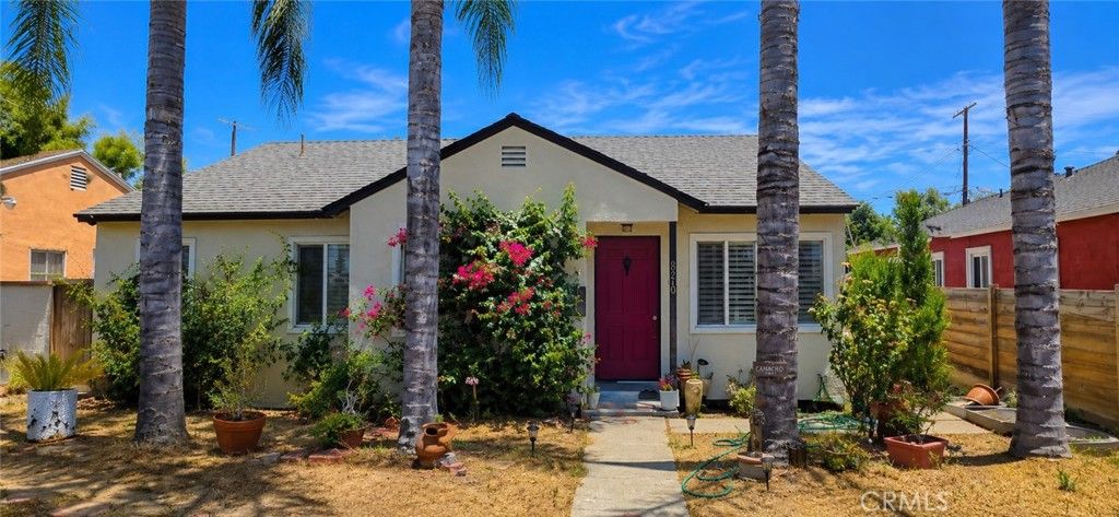 Image 2 of property listing at 8210 White Oak Avenue, Northridge, CA 91325