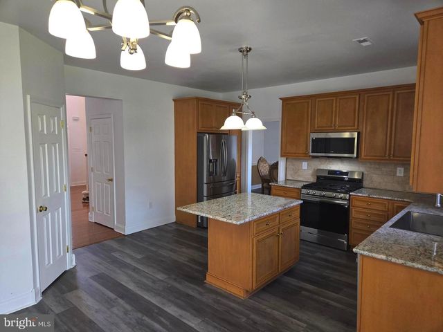 100 LILAC LN, Gilbertsville, PA 19525