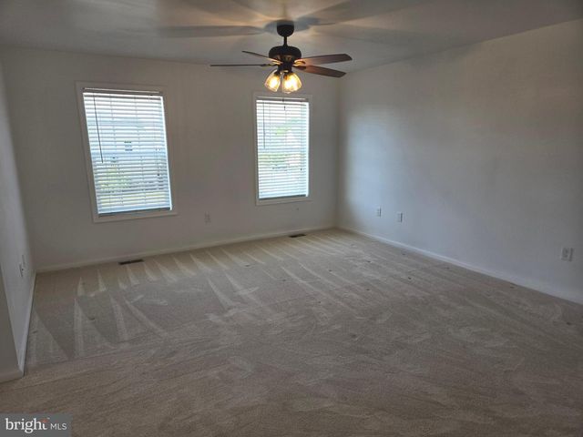 100 LILAC LN, Gilbertsville, PA 19525