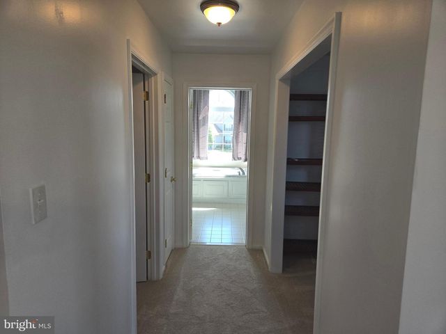 100 LILAC LN, Gilbertsville, PA 19525