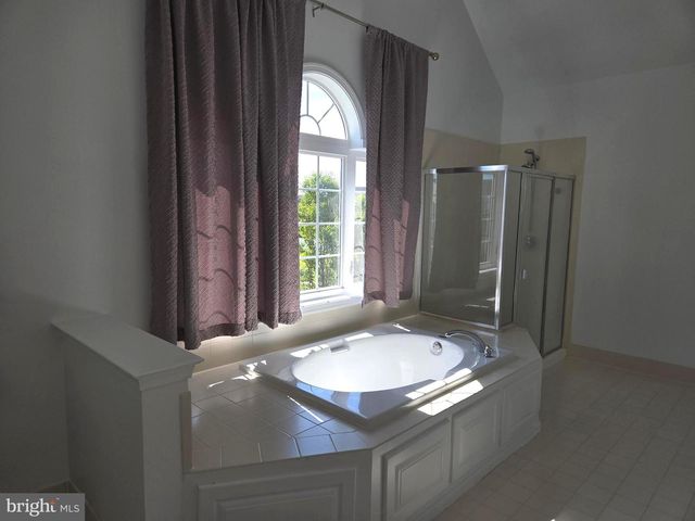 100 LILAC LN, Gilbertsville, PA 19525