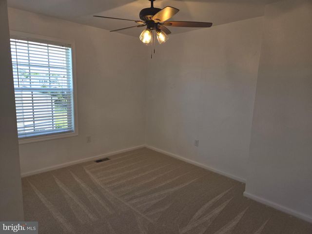 100 LILAC LN, Gilbertsville, PA 19525