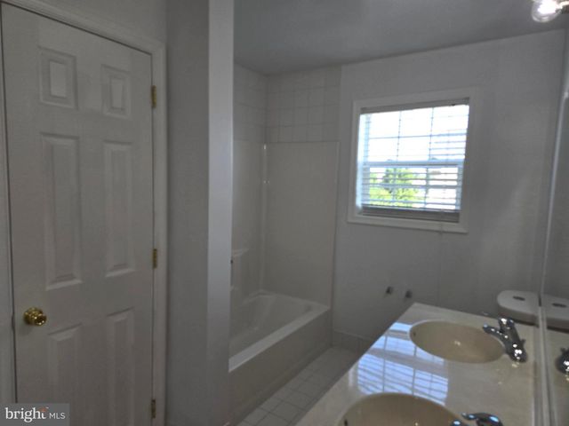 100 LILAC LN, Gilbertsville, PA 19525