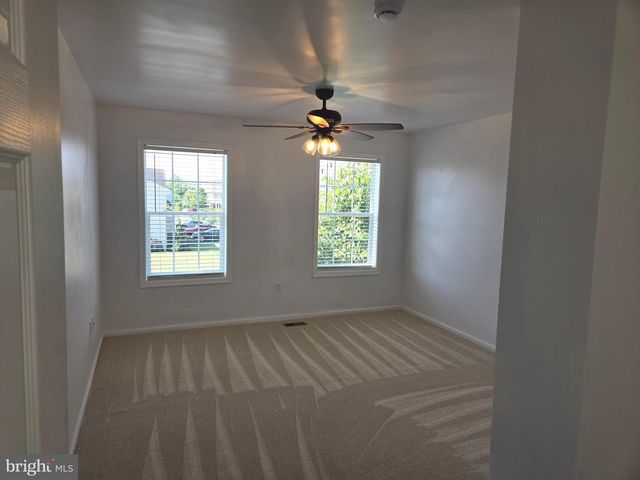 100 LILAC LN, Gilbertsville, PA 19525
