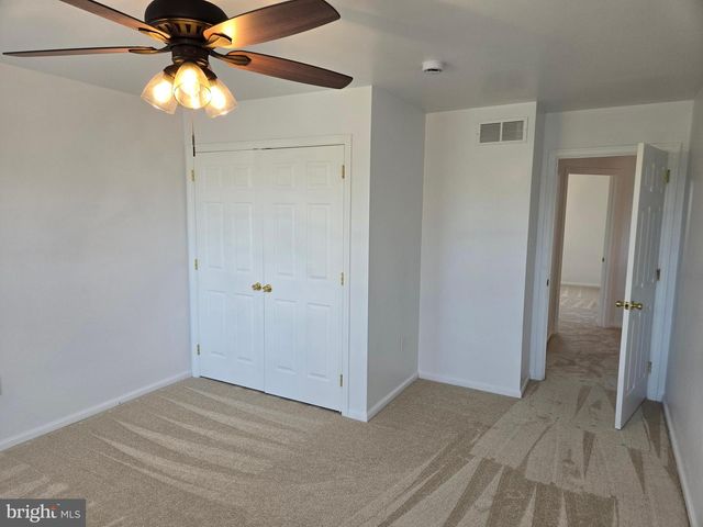 100 LILAC LN, Gilbertsville, PA 19525