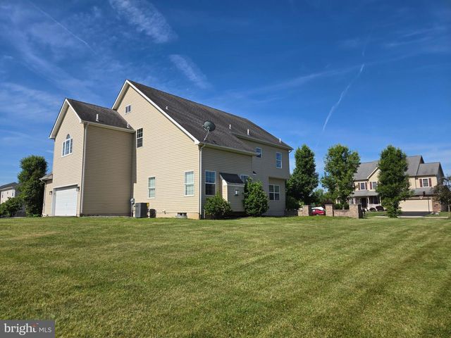 100 LILAC LN, Gilbertsville, PA 19525
