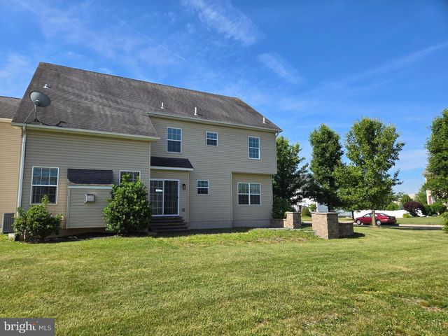 100 LILAC LN, Gilbertsville, PA 19525