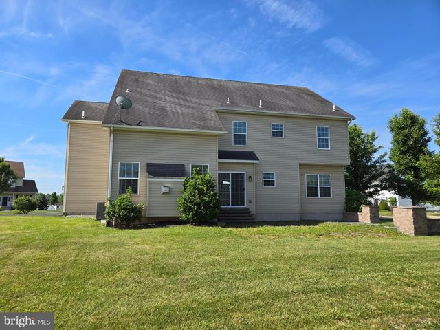 100 LILAC LN, Gilbertsville, PA 19525