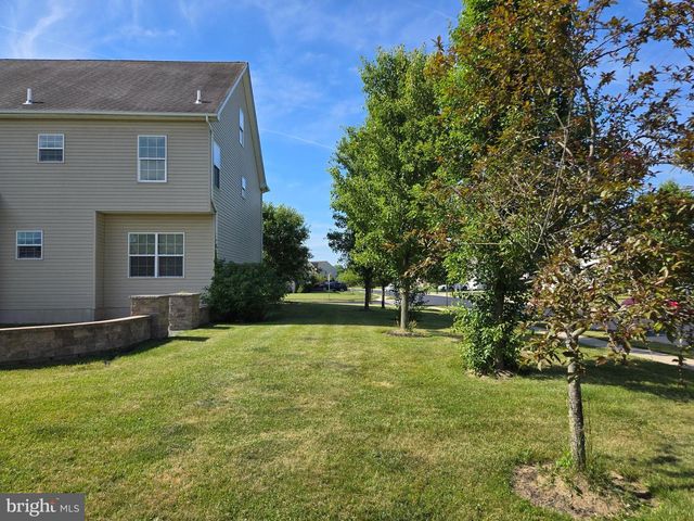 100 LILAC LN, Gilbertsville, PA 19525