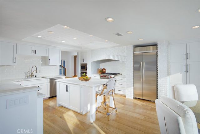 2572 Bayshore, Newport Beach, CA 92663