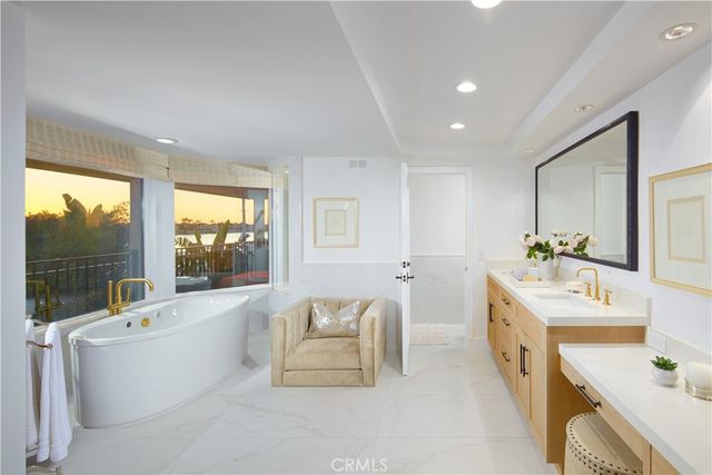 2572 Bayshore, Newport Beach, CA 92663