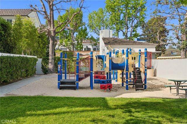 2572 Bayshore, Newport Beach, CA 92663
