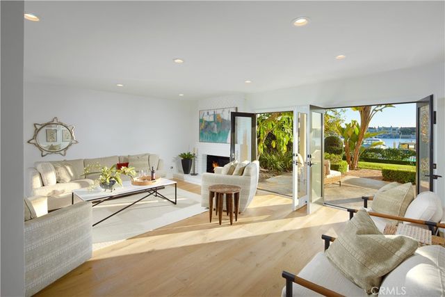 2572 Bayshore, Newport Beach, CA 92663
