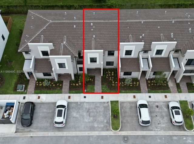 949 NE 211th St, Miami, FL 33179