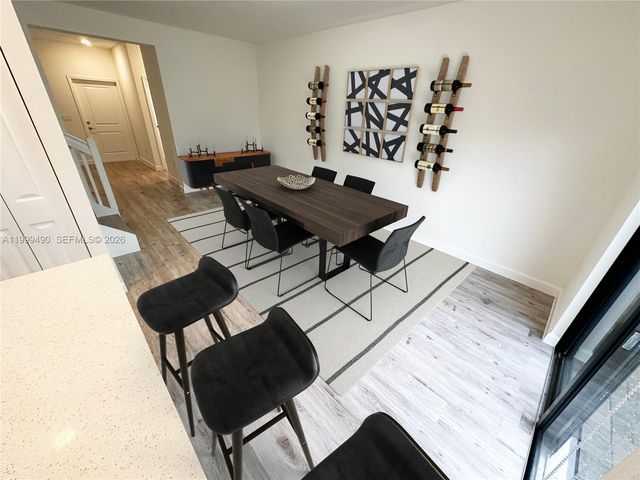 949 NE 211th St, Miami, FL 33179