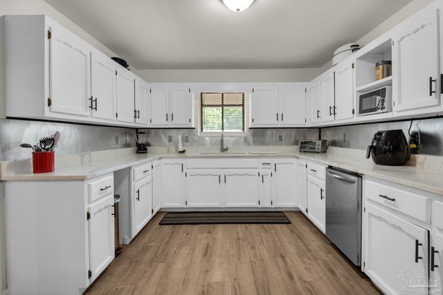 5699 Crestwood Dr, Milton, FL 32571