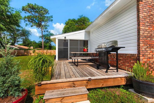 5699 Crestwood Dr, Milton, FL 32571