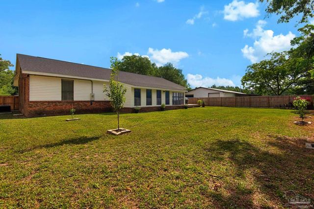 5699 Crestwood Dr, Milton, FL 32571