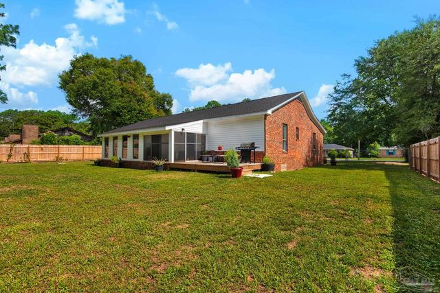 5699 Crestwood Dr, Milton, FL 32571